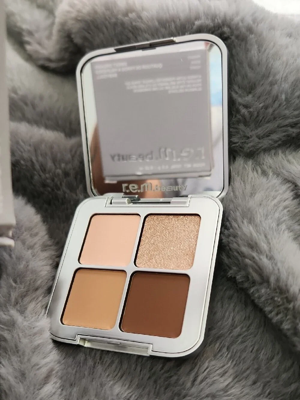 r.e.m. beauty Sweet Dreams Eyeshadow Palette